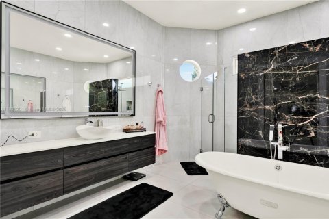 House in Plantation, Florida 5 bedrooms, 455.69 sq.m. № 1800885 - photo 29