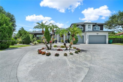 House in Plantation, Florida 5 bedrooms, 455.69 sq.m. № 1800885 - photo 2