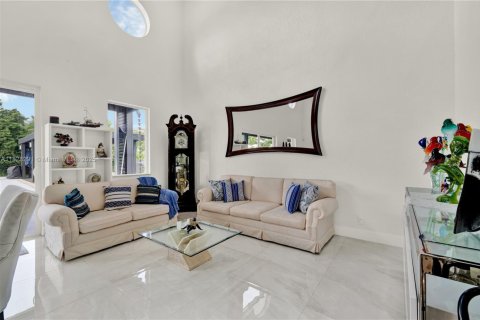 House in Plantation, Florida 5 bedrooms, 455.69 sq.m. № 1800885 - photo 22