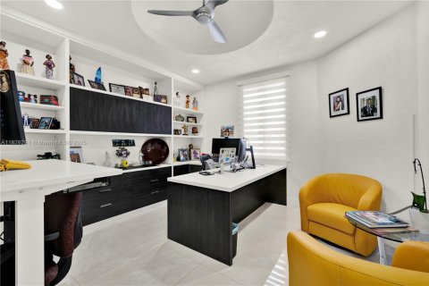 House in Plantation, Florida 5 bedrooms, 455.69 sq.m. № 1800885 - photo 24
