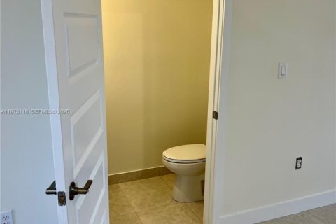 Copropriété à louer à Doral, Floride: 2 chambres, 99.59 m2 № 2033232 - photo 5