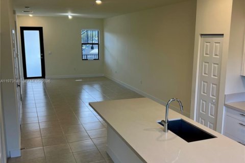 Copropriété à louer à Doral, Floride: 2 chambres, 99.59 m2 № 2033232 - photo 7