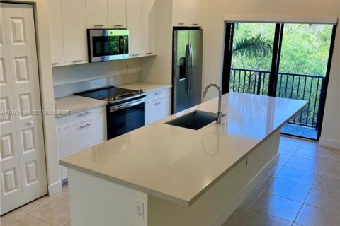 Кондоминиум с 2 спальнями в Дорал, Флорида № 2033232