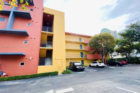 Снять в аренду квартиру в Майами, Флорида 2 спальни, 67.82м2, № 1943438 - фото 27