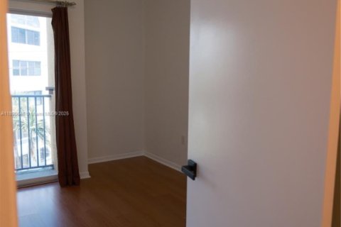 Снять в аренду квартиру в Майами, Флорида 2 спальни, 67.82м2, № 1943438 - фото 10