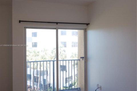 Снять в аренду квартиру в Майами, Флорида 2 спальни, 67.82м2, № 1943438 - фото 21
