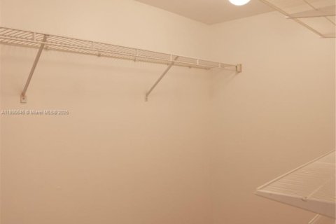 Снять в аренду квартиру в Майами, Флорида 2 спальни, 67.82м2, № 1943438 - фото 17