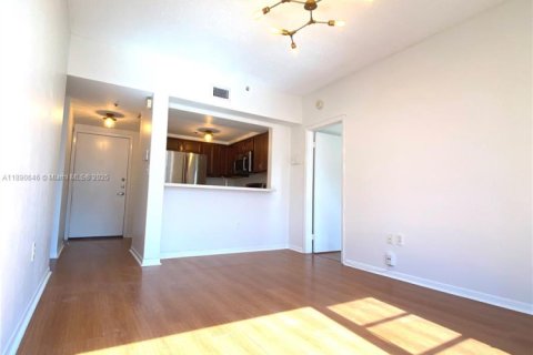 Снять в аренду квартиру в Майами, Флорида 2 спальни, 67.82м2, № 1943438 - фото 30