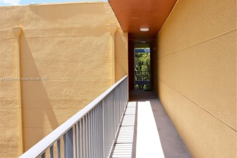 Снять в аренду квартиру в Майами, Флорида 2 спальни, 67.82м2, № 1943438 - фото 26