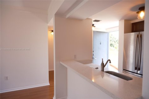 Снять в аренду квартиру в Майами, Флорида 2 спальни, 67.82м2, № 1943438 - фото 5