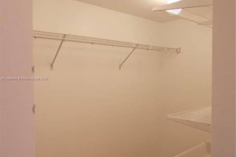 Снять в аренду квартиру в Майами, Флорида 2 спальни, 67.82м2, № 1943438 - фото 16