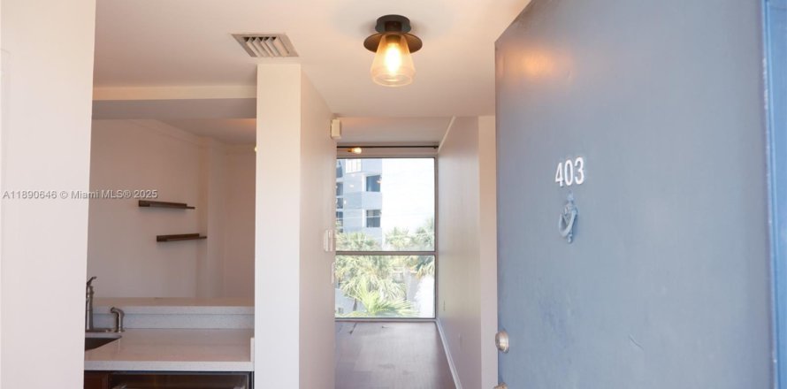 Квартира в Майами, Флорида 2 спальни, 67.82м2 № 1943438