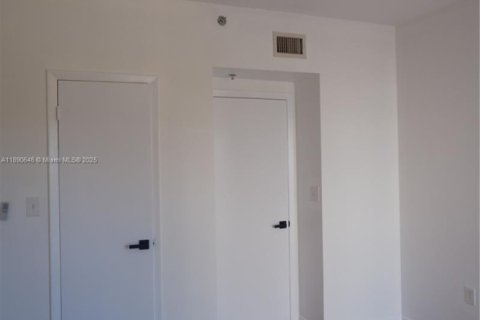 Снять в аренду квартиру в Майами, Флорида 2 спальни, 67.82м2, № 1943438 - фото 13