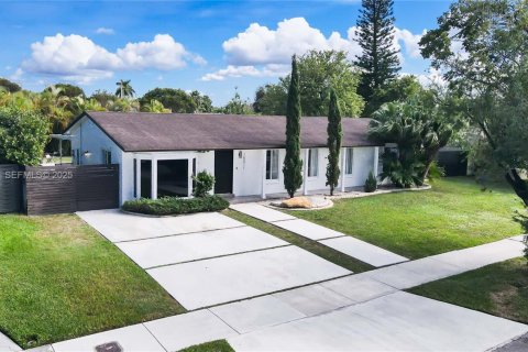 Villa ou maison à vendre à Miami, Floride: 3 chambres, 170.85 m2 № 1987416 - photo 1