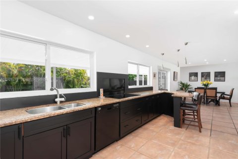 Villa ou maison à vendre à Miami, Floride: 3 chambres, 170.85 m2 № 1987416 - photo 16