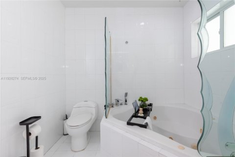 Villa ou maison à vendre à Miami, Floride: 3 chambres, 170.85 m2 № 1987416 - photo 27