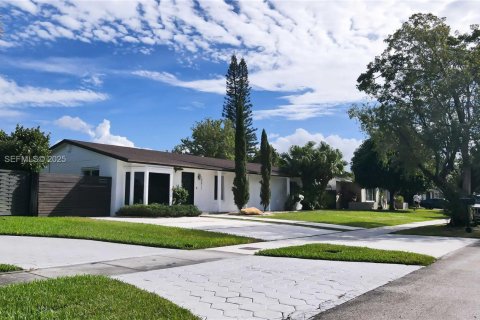Villa ou maison à vendre à Miami, Floride: 3 chambres, 170.85 m2 № 1987416 - photo 2