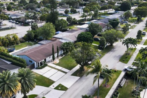 Villa ou maison à vendre à Miami, Floride: 3 chambres, 170.85 m2 № 1987416 - photo 3