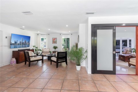Villa ou maison à vendre à Miami, Floride: 3 chambres, 170.85 m2 № 1987416 - photo 18
