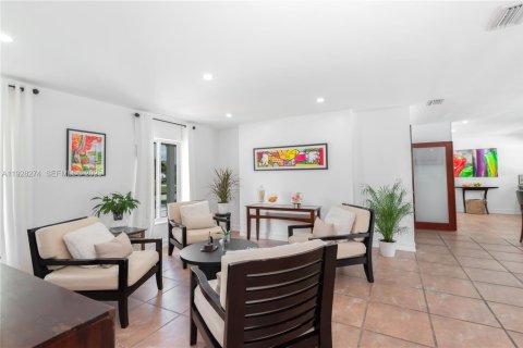 Villa ou maison à vendre à Miami, Floride: 3 chambres, 170.85 m2 № 1987416 - photo 19