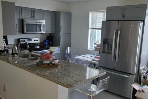 Touwnhouse à louer à Miami, Floride: 3 chambres, 114.27 m2 № 2045817 - photo 3