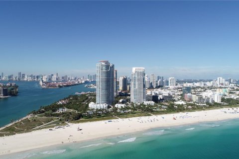 Condo in Miami Beach, Florida, 2 bedrooms  № 1970445 - photo 16