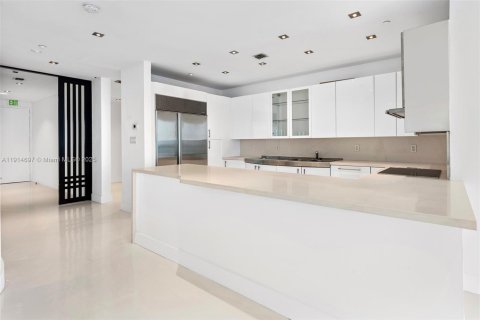 Condo in Miami Beach, Florida, 2 bedrooms  № 1970445 - photo 5