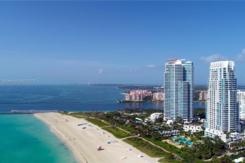 Condo in Miami Beach, Florida, 2 bedrooms  № 1970445 - photo 17