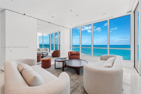 Condo in Miami Beach, Florida, 2 bedrooms  № 1970445 - photo 2