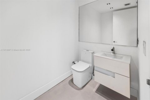 Condo in Miami Beach, Florida, 2 bedrooms  № 1970445 - photo 7