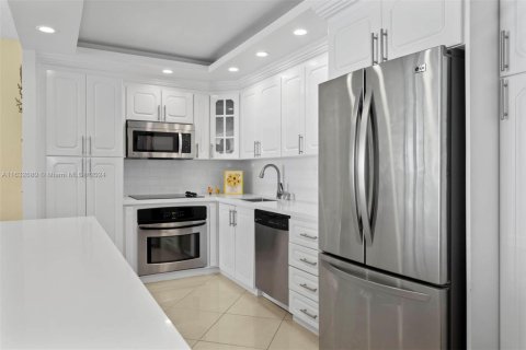 Condominio en venta en Sunny Isles Beach, Florida, 1 dormitorio, 92.9 m2 № 1703658 - foto 7