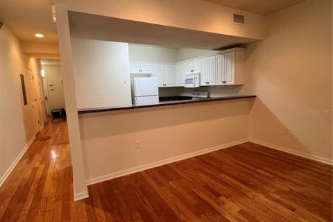 Condominio en alquiler en Gainesville, Florida, 3 dormitorios, 162.3 m2 № 1883915 - foto 2