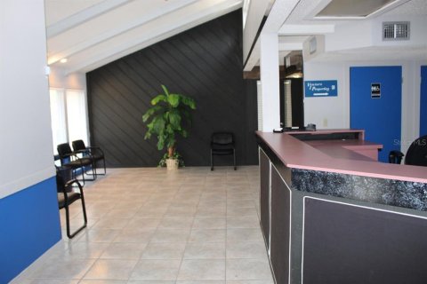 Commercial property in Altamonte Springs, Florida № 1545062 - photo 2