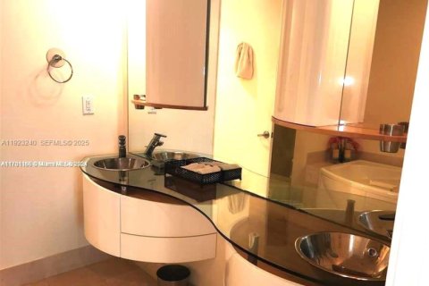 Copropriété à louer à Sunny Isles Beach, Floride: 2 chambres, 118.54 m2 № 1976616 - photo 11