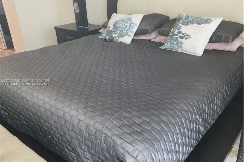 Copropriété à louer à Sunny Isles Beach, Floride: 2 chambres, 118.54 m2 № 1976616 - photo 10