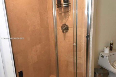 Copropriété à louer à Sunny Isles Beach, Floride: 2 chambres, 118.54 m2 № 1976616 - photo 15