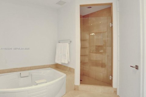 Copropriété à louer à Sunny Isles Beach, Floride: 2 chambres, 118.54 m2 № 1976616 - photo 13