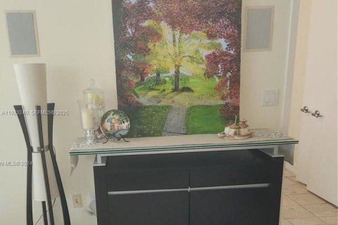 Copropriété à louer à Sunny Isles Beach, Floride: 2 chambres, 118.54 m2 № 1976616 - photo 9