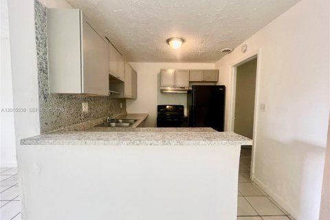 Casa en alquiler en Fort Lauderdale, Florida, 3 dormitorios, 94.02 m2 № 2088262 - foto 2
