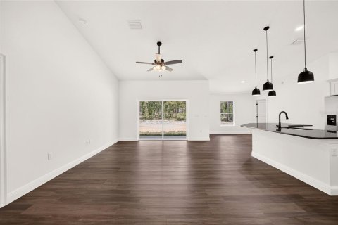 House in Dunnellon, Florida 4 bedrooms, 166.3 sq.m. № 2388833 - photo 8