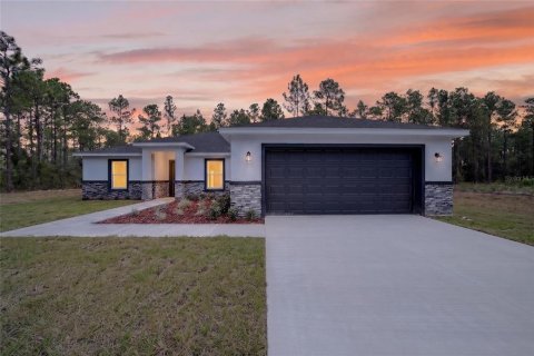 House in Dunnellon, Florida 4 bedrooms, 166.3 sq.m. № 2388833 - photo 2