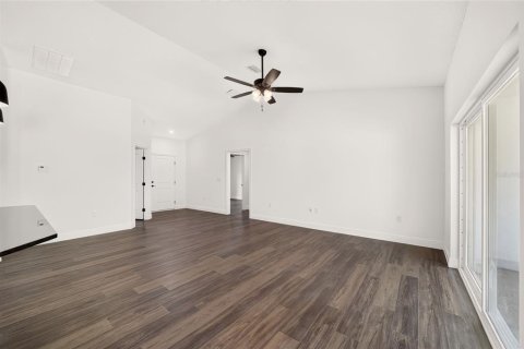 House in Dunnellon, Florida 4 bedrooms, 166.3 sq.m. № 2388833 - photo 9