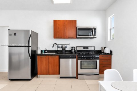 Condo in Miami Beach, Florida, 1 bedroom  № 2381566 - photo 5
