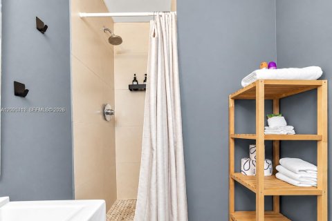 Condo in Miami Beach, Florida, 1 bedroom  № 2381566 - photo 9