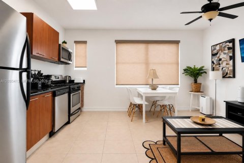 Condo in Miami Beach, Florida, 1 bedroom  № 2381566 - photo 4