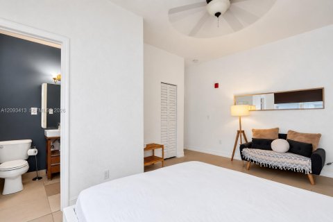 Condo in Miami Beach, Florida, 1 bedroom  № 2381566 - photo 8