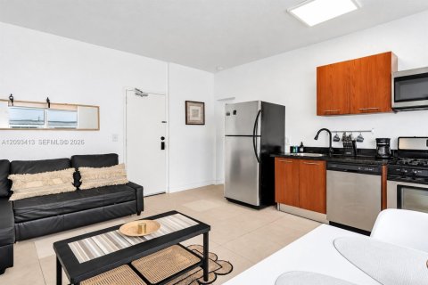 Condo in Miami Beach, Florida, 1 bedroom  № 2381566 - photo 2
