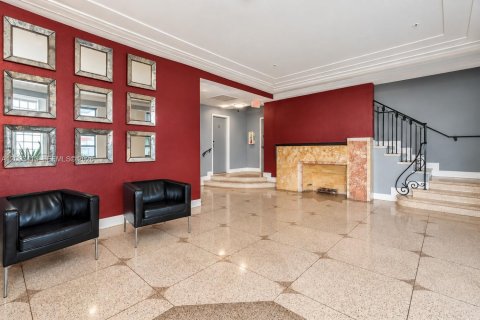 Condo in Miami Beach, Florida, 1 bedroom  № 2381566 - photo 10