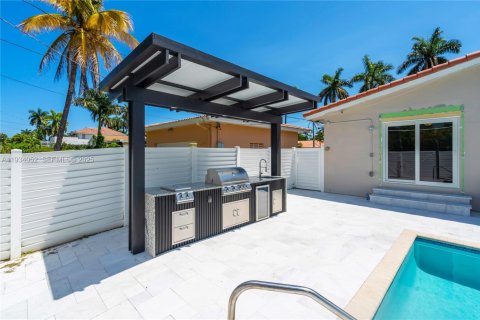 Casa en venta en Hollywood, Florida, 3 dormitorios, 209.22 m2 № 1992776 - foto 2