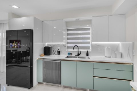 Casa en venta en Hollywood, Florida, 3 dormitorios, 209.22 m2 № 1992776 - foto 20